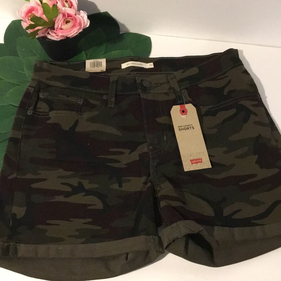 Levi's Pants - Levi’s camo mid length shorts size 10 NWT